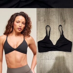 NWT (S) Gymshark Elevate Twist Front Bralette Triangle Shorts Bra Black